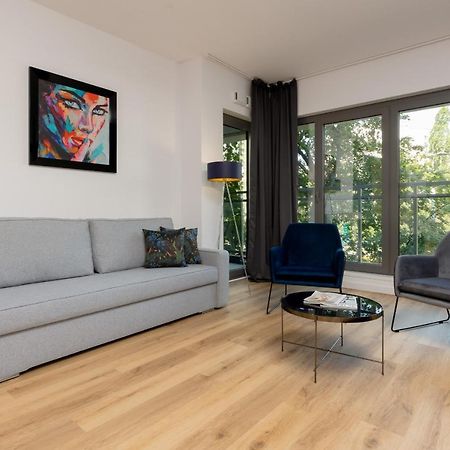 Apartment Avenue Solidarnosci On Wola By Noclegi Renters Warsawa Bagian luar foto