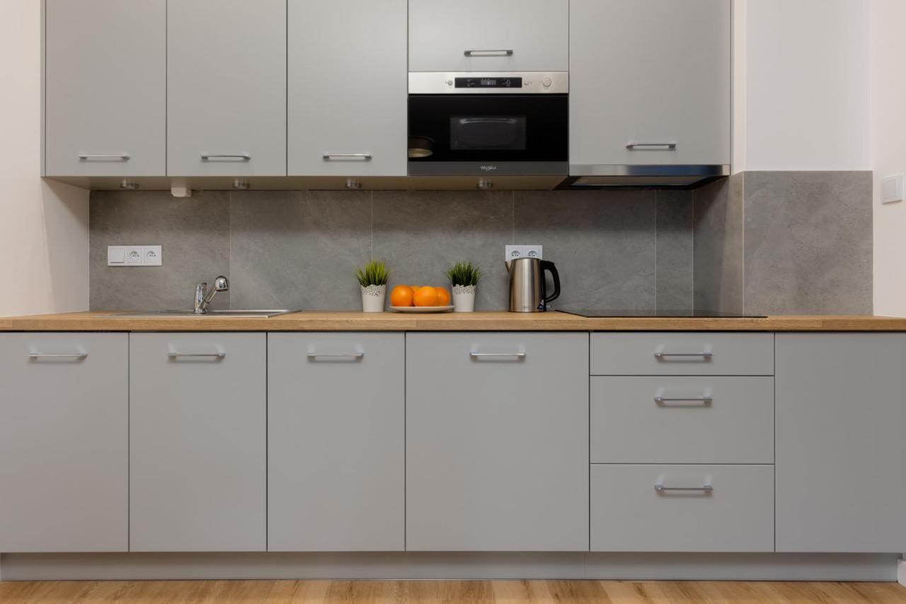 Apartment Avenue Solidarnosci On Wola By Noclegi Renters Warsawa Bagian luar foto