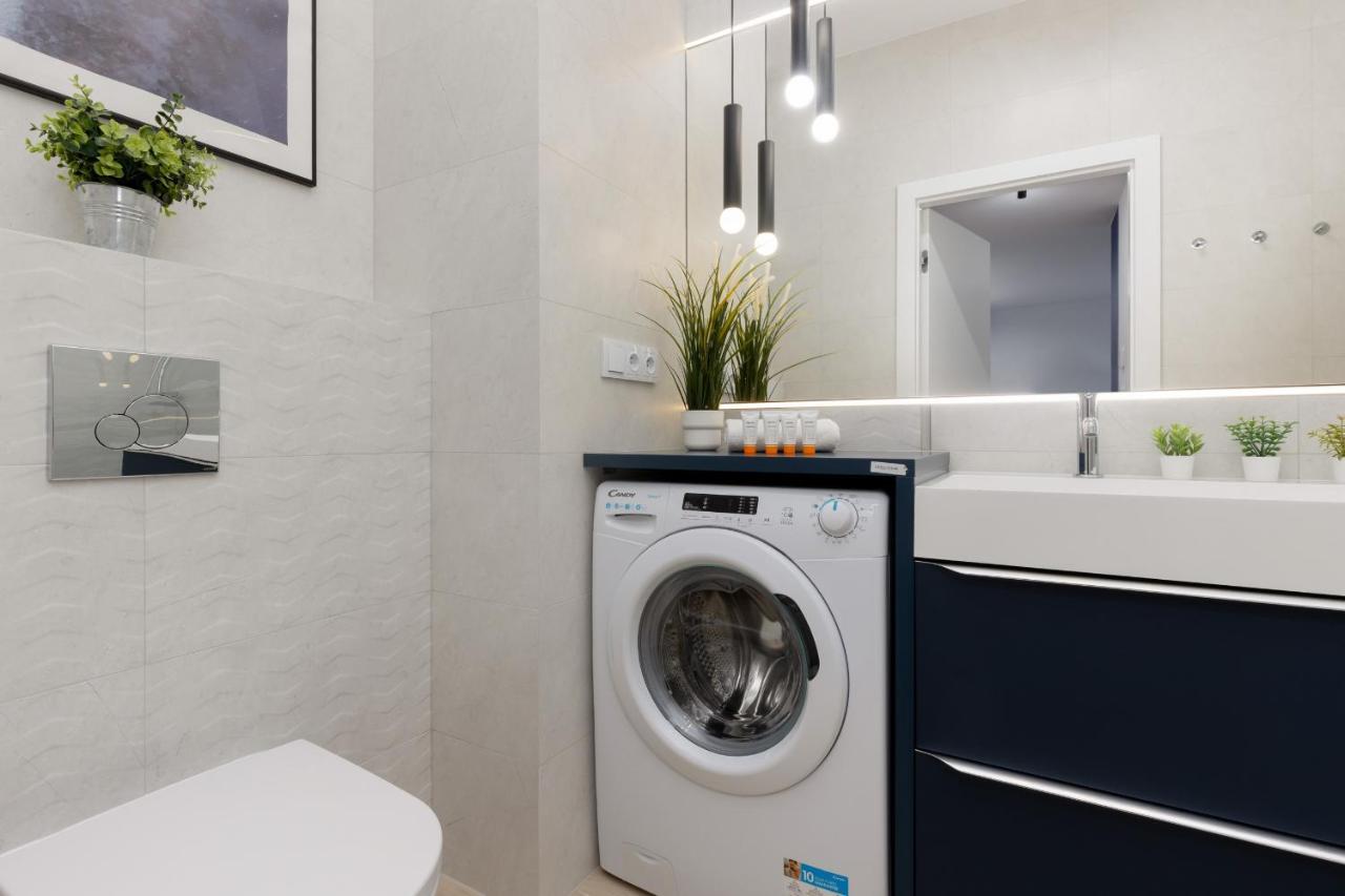 Apartment Avenue Solidarnosci On Wola By Noclegi Renters Warsawa Bagian luar foto