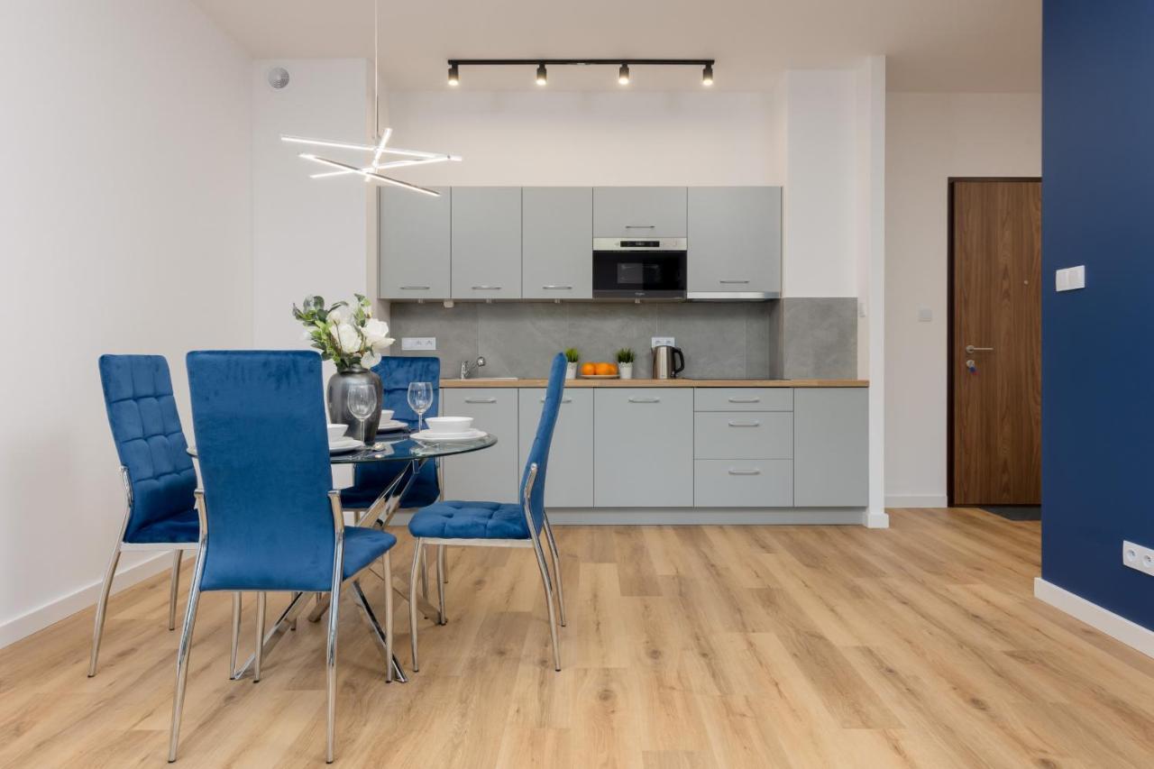 Apartment Avenue Solidarnosci On Wola By Noclegi Renters Warsawa Bagian luar foto