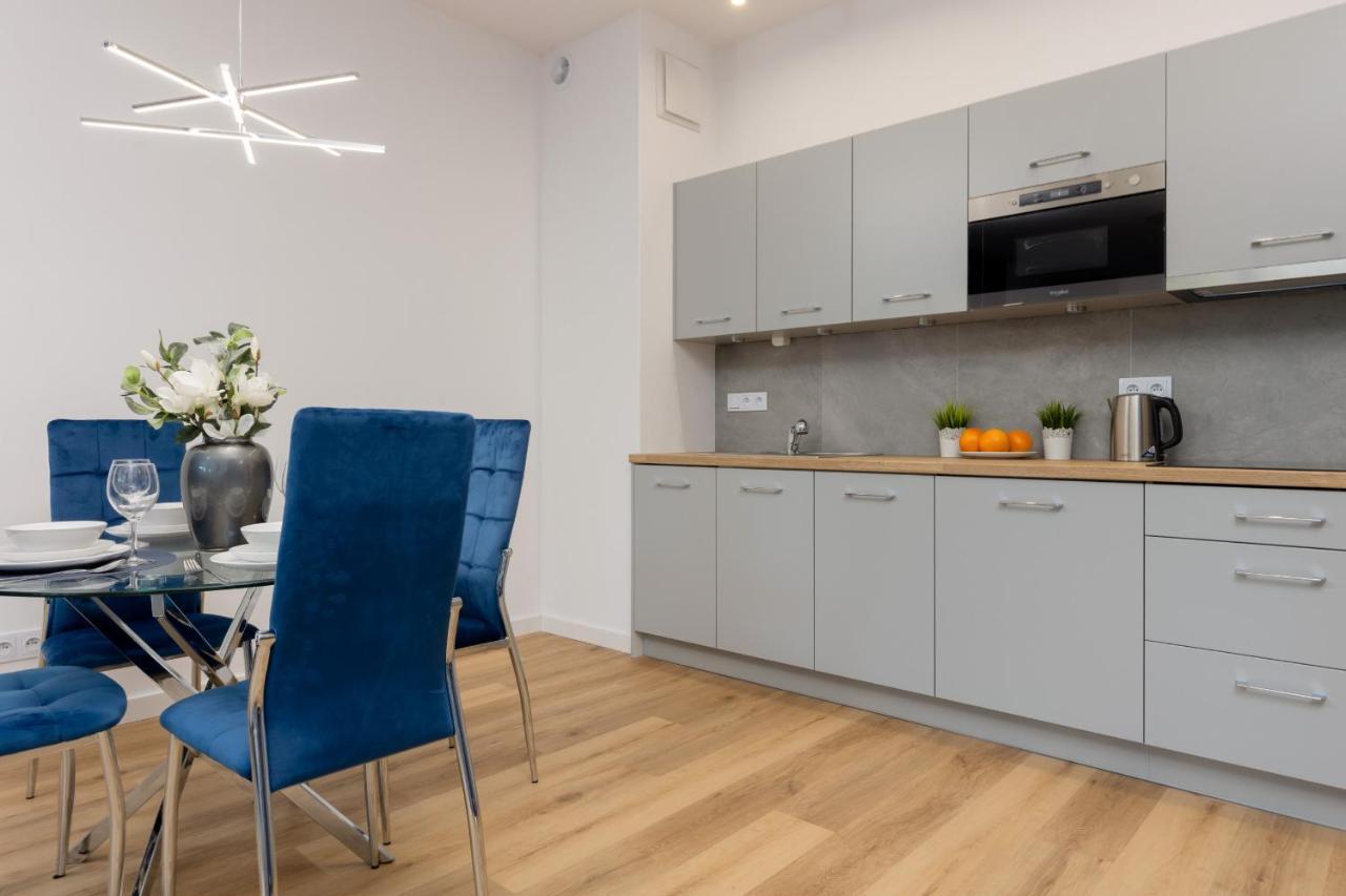Apartment Avenue Solidarnosci On Wola By Noclegi Renters Warsawa Bagian luar foto